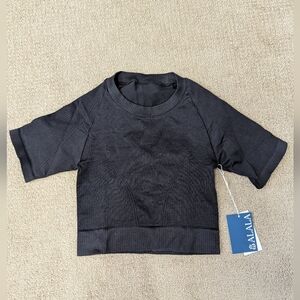 NWT Alala Compression Seamless Cropped Tee Black Small Workout Gym Stretch Peru